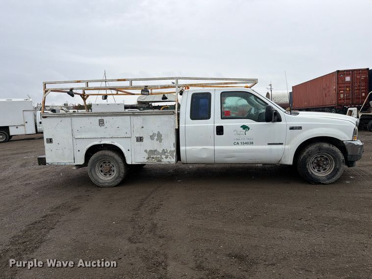 image for item EP3076 2003 Ford F250 Super Duty Ext. Cab utility bed pickup truck