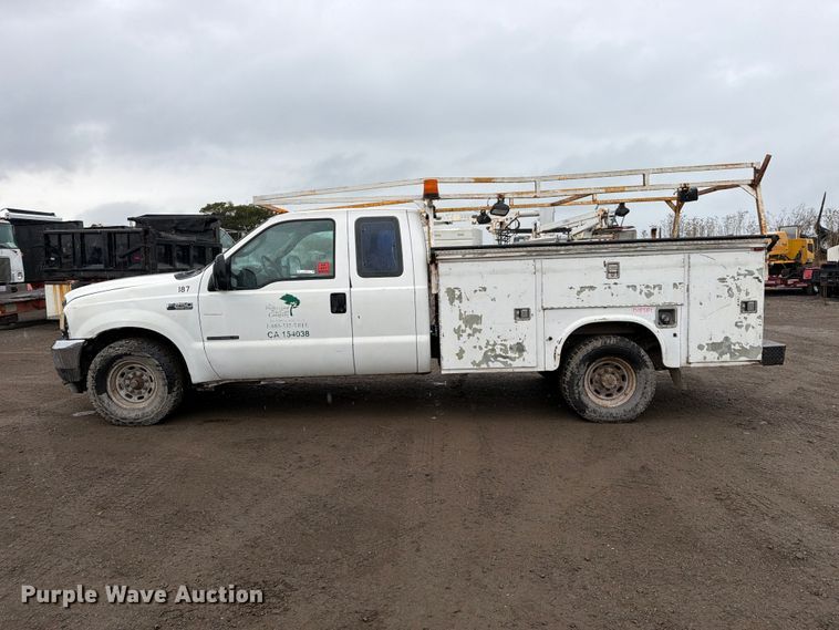 image for item EP3076 2003 Ford F250 Super Duty Ext. Cab utility bed pickup truck