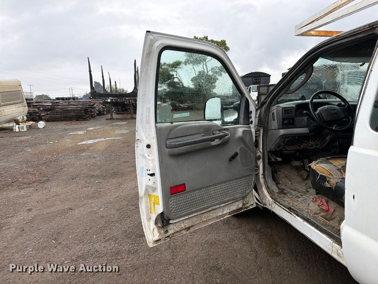 image for item EP3076 2003 Ford F250 Super Duty Ext. Cab utility bed pickup truck