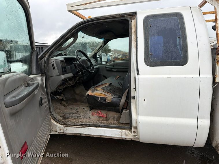 image for item EP3076 2003 Ford F250 Super Duty Ext. Cab utility bed pickup truck