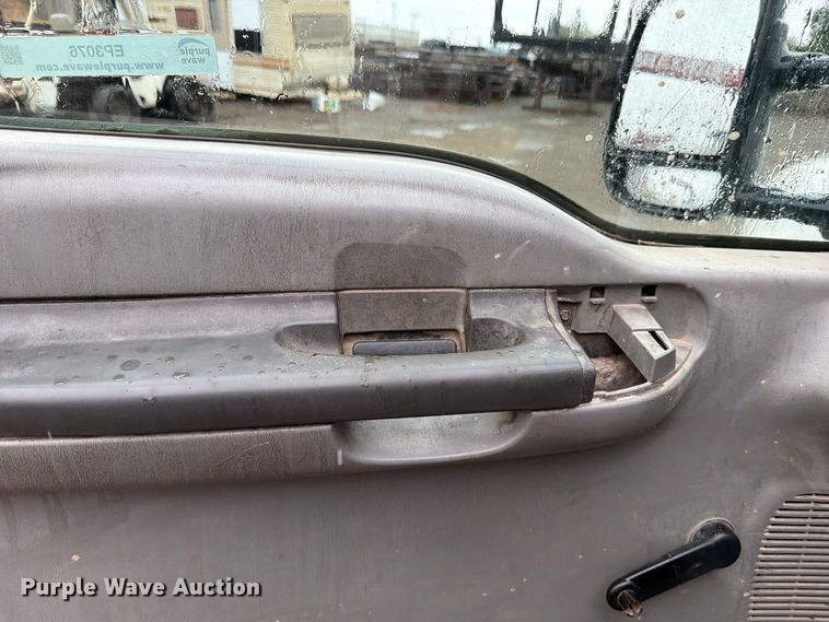 image for item EP3076 2003 Ford F250 Super Duty Ext. Cab utility bed pickup truck