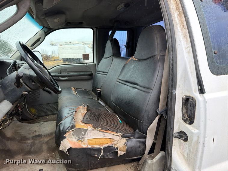 image for item EP3076 2003 Ford F250 Super Duty Ext. Cab utility bed pickup truck