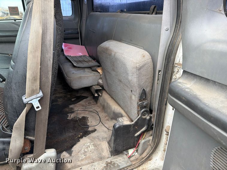 image for item EP3076 2003 Ford F250 Super Duty Ext. Cab utility bed pickup truck