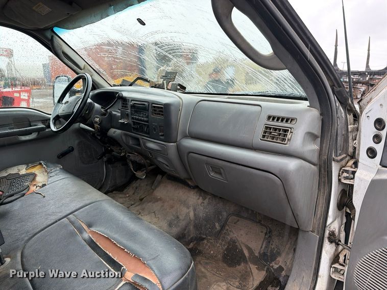 image for item EP3076 2003 Ford F250 Super Duty Ext. Cab utility bed pickup truck