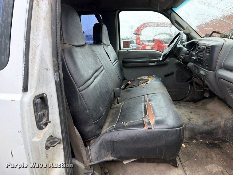 image for item EP3076 2003 Ford F250 Super Duty Ext. Cab utility bed pickup truck
