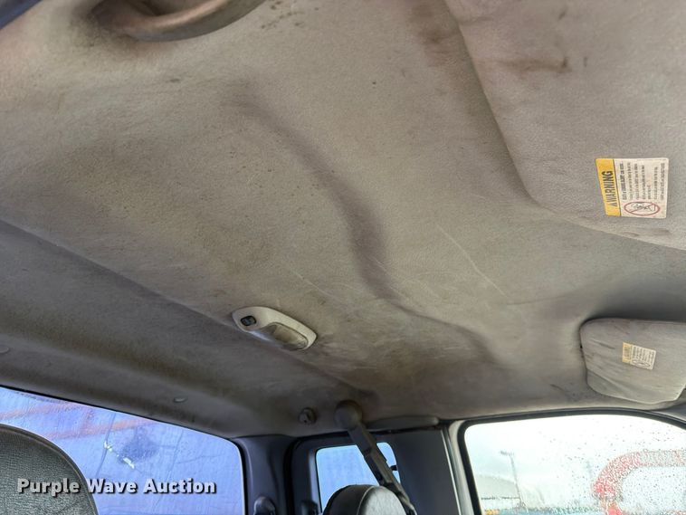 image for item EP3076 2003 Ford F250 Super Duty Ext. Cab utility bed pickup truck