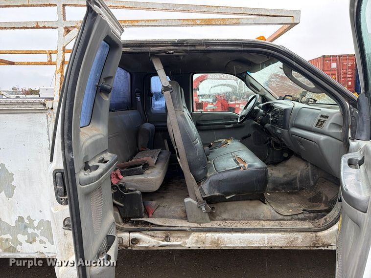 image for item EP3076 2003 Ford F250 Super Duty Ext. Cab utility bed pickup truck