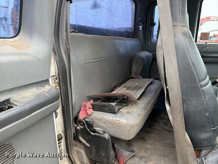 image for item EP3076 2003 Ford F250 Super Duty Ext. Cab utility bed pickup truck