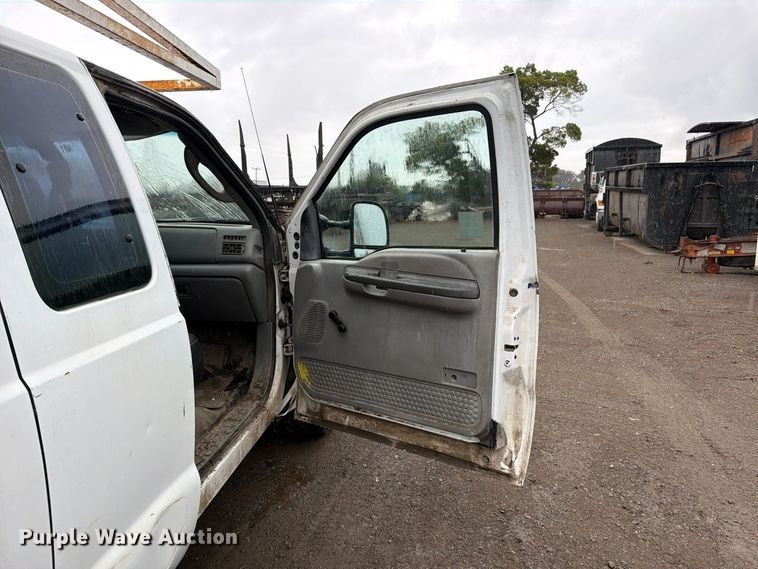 image for item EP3076 2003 Ford F250 Super Duty Ext. Cab utility bed pickup truck