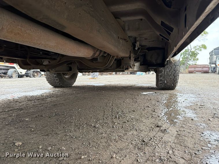image for item EP3076 2003 Ford F250 Super Duty Ext. Cab utility bed pickup truck