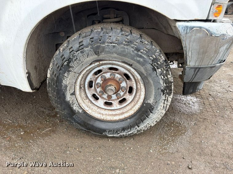 image for item EP3076 2003 Ford F250 Super Duty Ext. Cab utility bed pickup truck