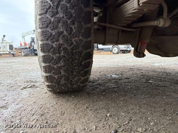 image for item EP3076 2003 Ford F250 Super Duty Ext. Cab utility bed pickup truck