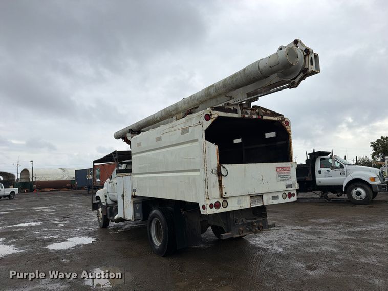image for item EP3083 2001 GMC C7 forestry bucket truck