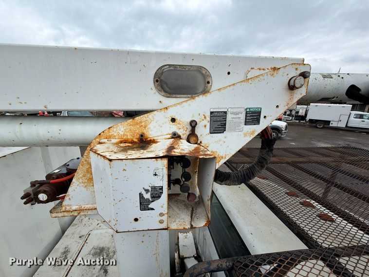 image for item EP3083 2001 GMC C7 forestry bucket truck