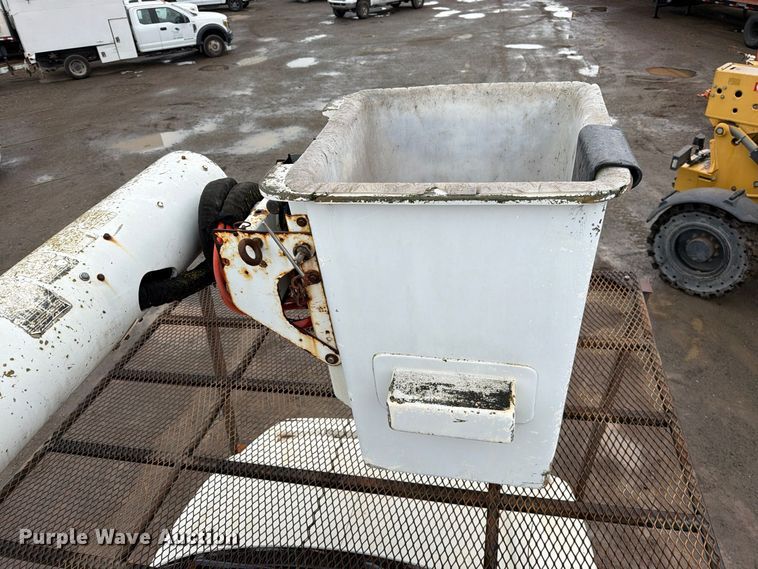 image for item EP3083 2001 GMC C7 forestry bucket truck