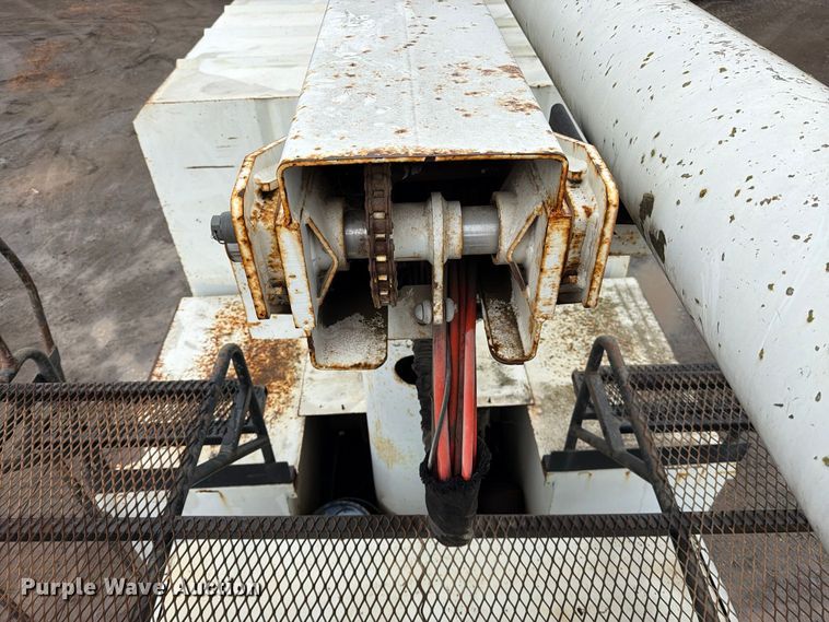 image for item EP3083 2001 GMC C7 forestry bucket truck