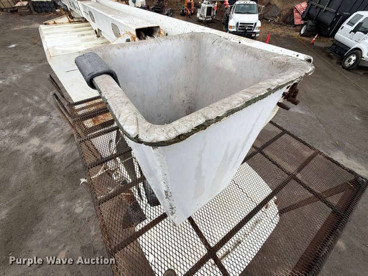 image for item EP3083 2001 GMC C7 forestry bucket truck