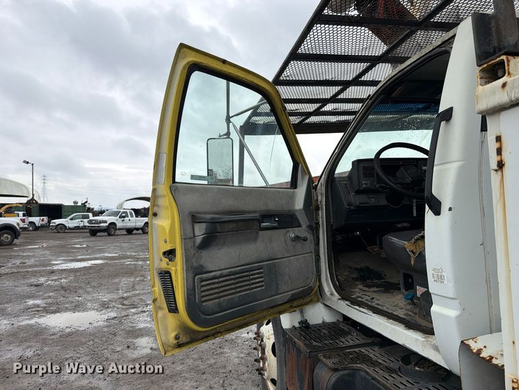 image for item EP3083 2001 GMC C7 forestry bucket truck