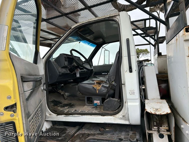 image for item EP3083 2001 GMC C7 forestry bucket truck