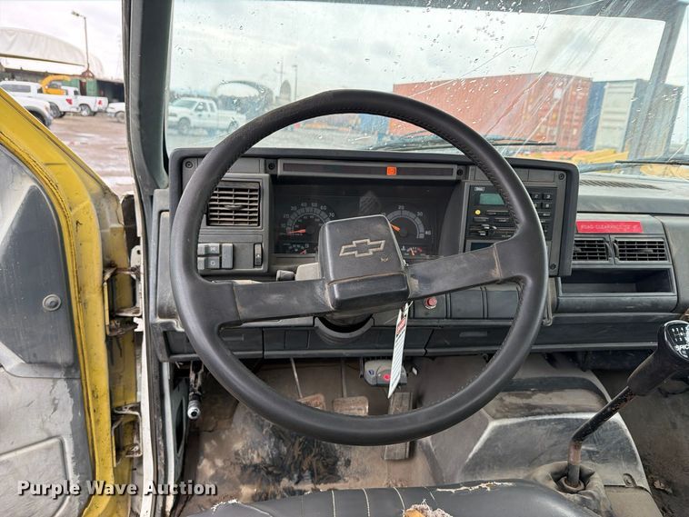 image for item EP3083 2001 GMC C7 forestry bucket truck