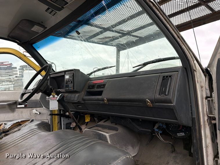 image for item EP3083 2001 GMC C7 forestry bucket truck