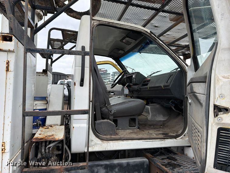 image for item EP3083 2001 GMC C7 forestry bucket truck