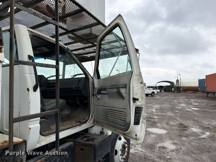 image for item EP3083 2001 GMC C7 forestry bucket truck