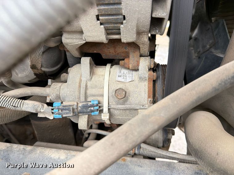 image for item EP3083 2001 GMC C7 forestry bucket truck