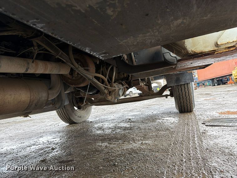 image for item EP3083 2001 GMC C7 forestry bucket truck