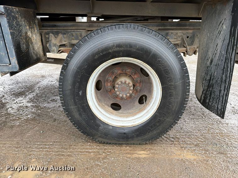 image for item EP3083 2001 GMC C7 forestry bucket truck