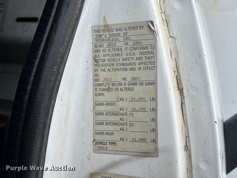 image for item EP3083 2001 GMC C7 forestry bucket truck