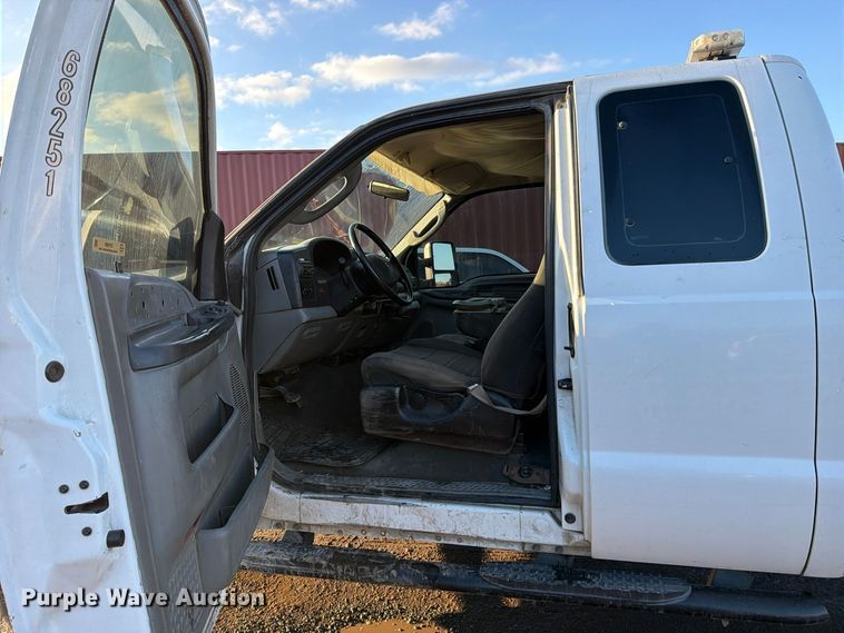 image for item EP3089 2006 Ford F250 Super Duty Ext. Cab pickup truck