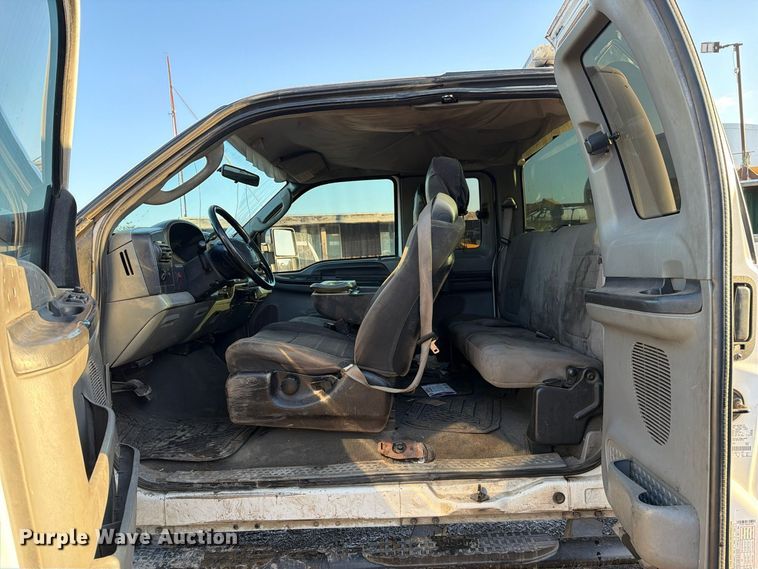 image for item EP3089 2006 Ford F250 Super Duty Ext. Cab pickup truck
