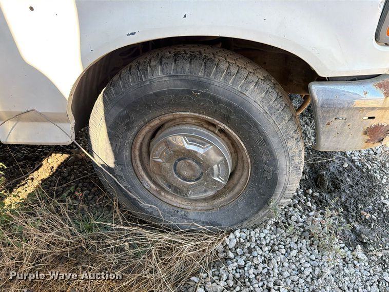image for item EP3097 1996 Ford F250 utility bed pickup truck