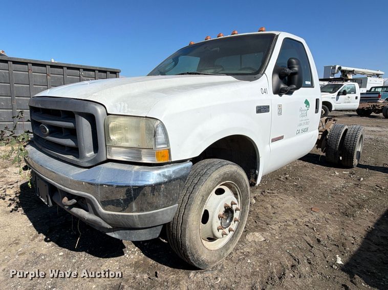 image for item EP3099 2003 Ford F550 Super Duty truck cab and chassis