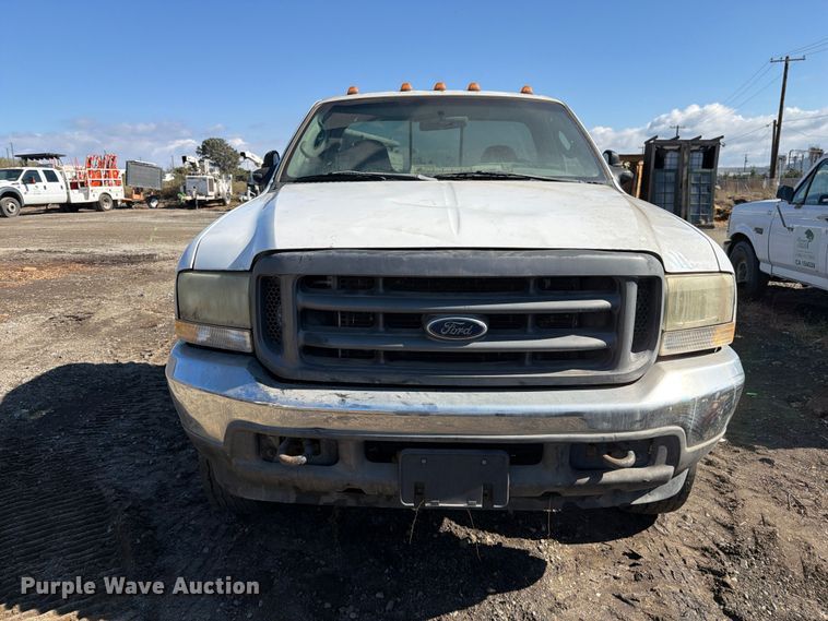 image for item EP3099 2003 Ford F550 Super Duty truck cab and chassis