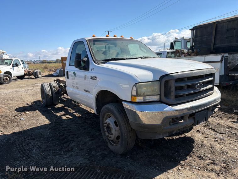 image for item EP3099 2003 Ford F550 Super Duty truck cab and chassis