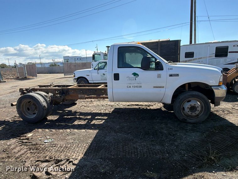 image for item EP3099 2003 Ford F550 Super Duty truck cab and chassis