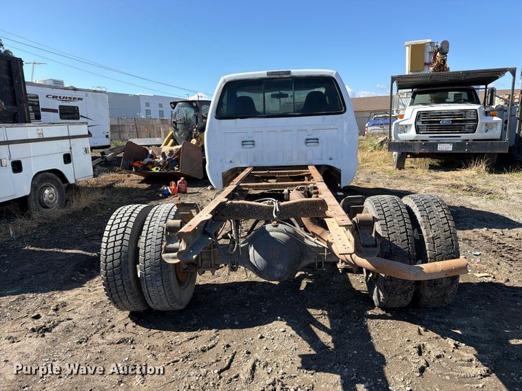 image for item EP3099 2003 Ford F550 Super Duty truck cab and chassis