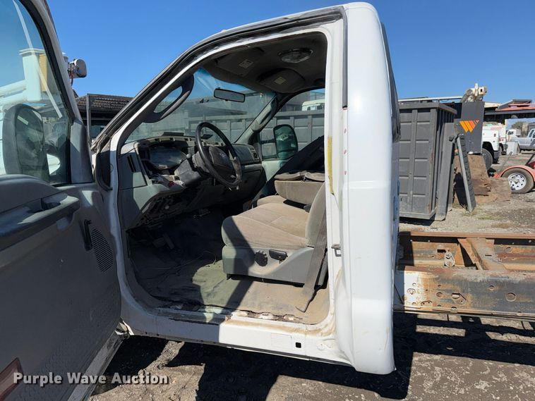 image for item EP3099 2003 Ford F550 Super Duty truck cab and chassis