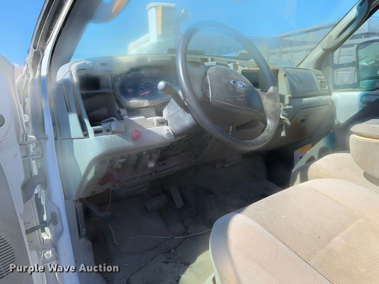 image for item EP3099 2003 Ford F550 Super Duty truck cab and chassis