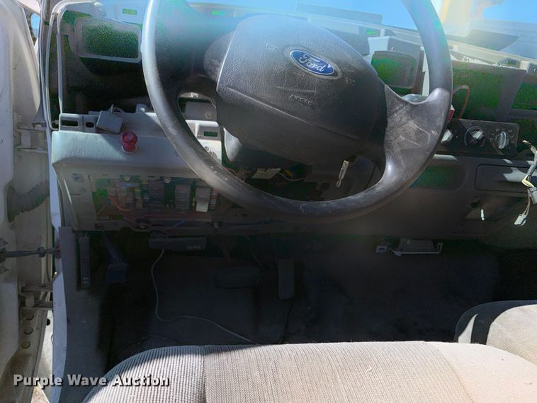 image for item EP3099 2003 Ford F550 Super Duty truck cab and chassis