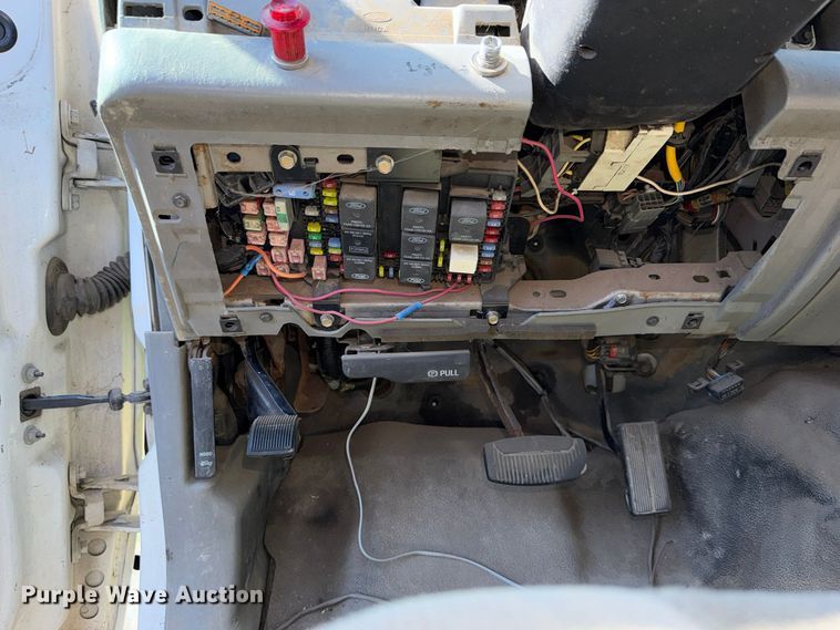 image for item EP3099 2003 Ford F550 Super Duty truck cab and chassis