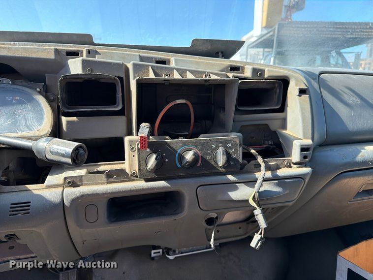 image for item EP3099 2003 Ford F550 Super Duty truck cab and chassis
