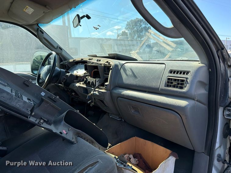 image for item EP3099 2003 Ford F550 Super Duty truck cab and chassis