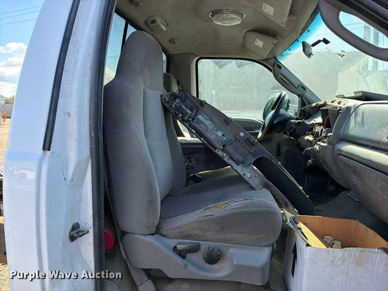 image for item EP3099 2003 Ford F550 Super Duty truck cab and chassis