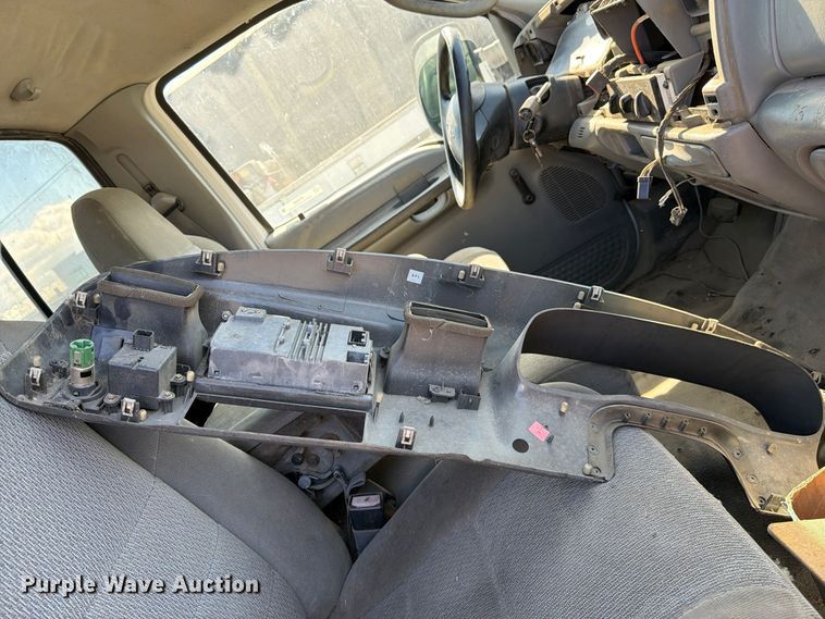 image for item EP3099 2003 Ford F550 Super Duty truck cab and chassis