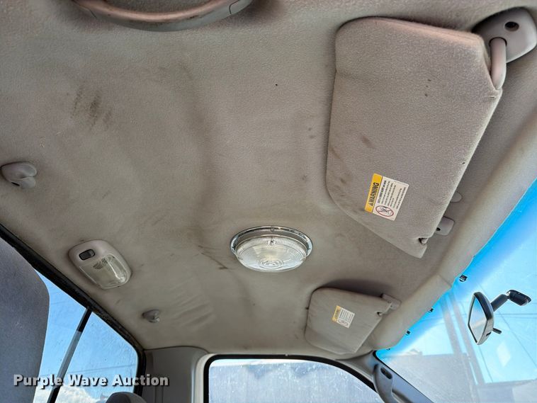 image for item EP3099 2003 Ford F550 Super Duty truck cab and chassis
