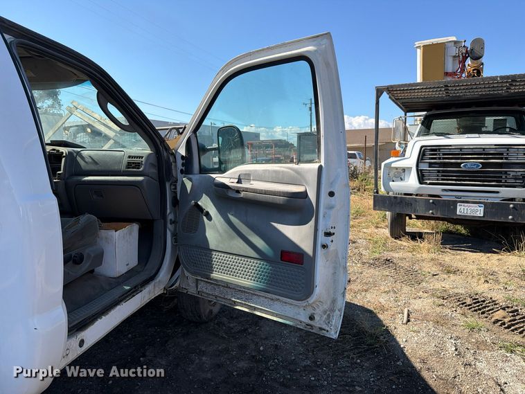 image for item EP3099 2003 Ford F550 Super Duty truck cab and chassis
