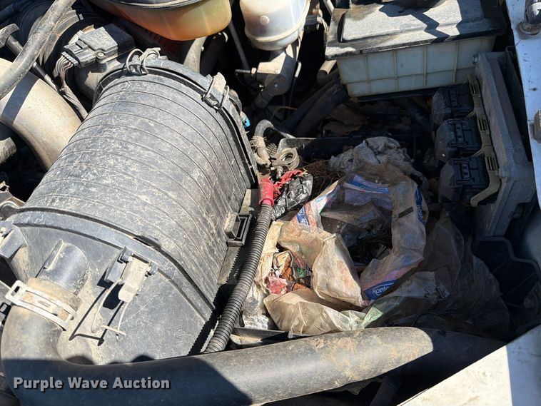 image for item EP3099 2003 Ford F550 Super Duty truck cab and chassis
